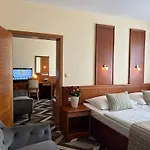 Primavera & Congress Centre Hotel 4*