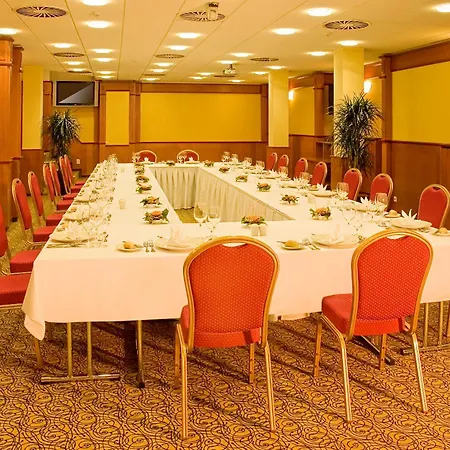 Primavera & Congress Centre 4*