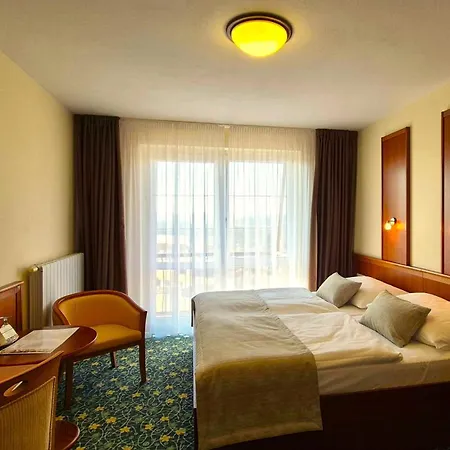 Hotel Primavera & Congress Centre 4*