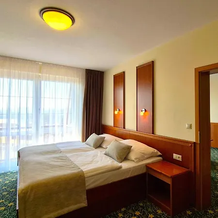 Primavera & Congress Centre 4*