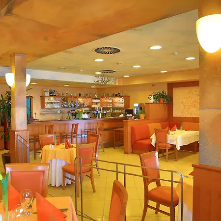 Hotel Primavera & Congress Centre 4*