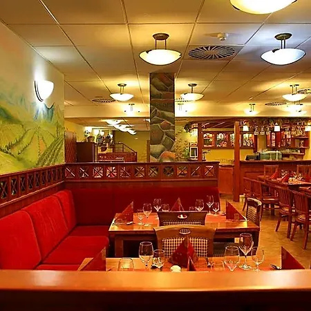 Primavera & Congress Centre Hotel 4*