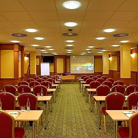 Primavera & Congress Centre 4*
