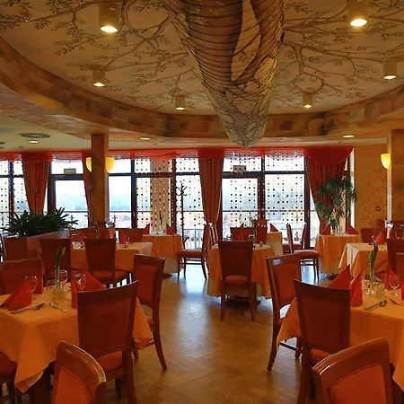 Hotel Primavera & Congress Centre 4*