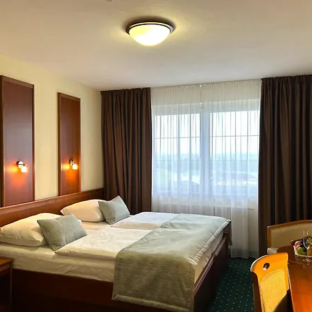 Primavera & Congress Centre 4*