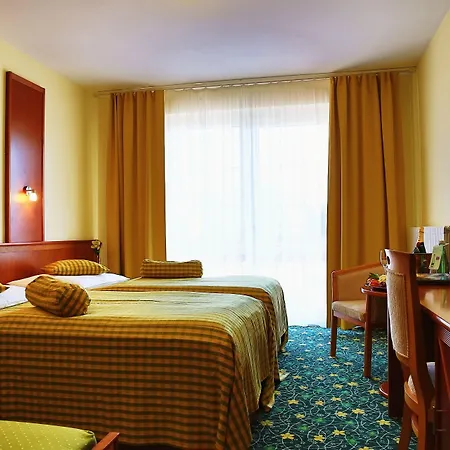 Готель Primavera & Congress Centre