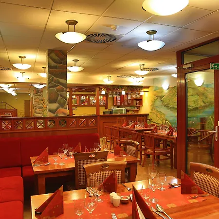 Готель Primavera & Congress Centre