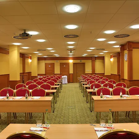 Primavera & Congress Centre Готель
